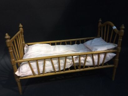 null lit de poupée à l'imitation du bambou L: 71 , l: 33 cm