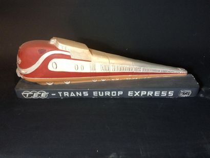 null Trans Europ ExpressTrain publicitaire en plâtre. . L. 70 cm Quelques chocs