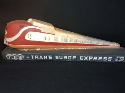 null Trans Europ ExpressTrain publicitaire en plâtre. . L. 70 cm Quelques chocs