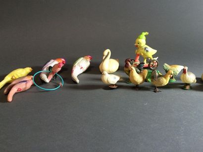 null Lot de 17 jouets en celluloid (oiseaux, poules, canaris) H: 3 à 12 cm