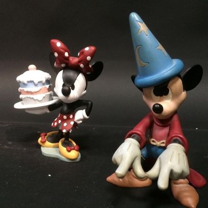 null DEMONS & MERVEILLES Deux figurines Mickey magicien et Minnie avec un gâteau...