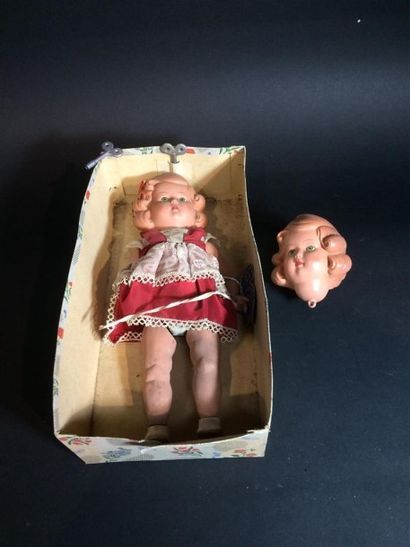 null KIKI poupée en celluloid avec vetements, étiquette d'origine , boite d'origine...
