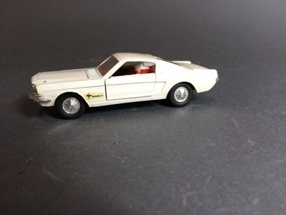 null DINKY TOYS England Ford mustang N° 161
