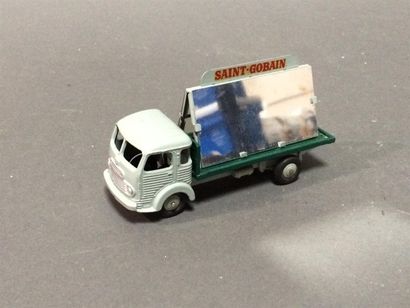 null DINKY TOYS Meccano Made in France camion de livraison simca cargo Saint Gobain...
