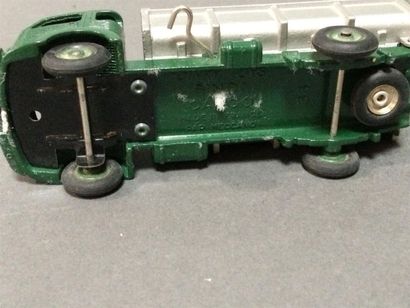null DINKY TOYS Meccano Made in France camion Simca cargo benne très bon état