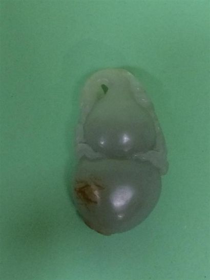 null Chine, jade sculpté en forme de gourde Chine 20 ème siècle H: 6 cm