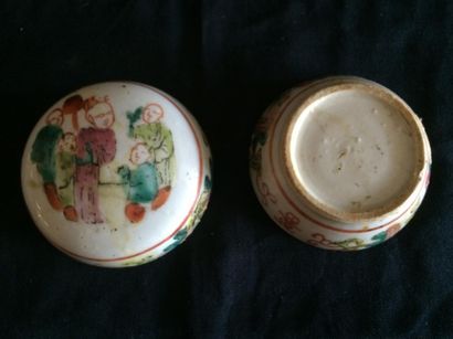 null JAPON, boite en forme d'éventail et petite boite ronde porcelaine du japon