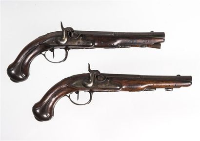null Paire de pistolets à percussion avec monture bois de style Louis XV Mécanisme...