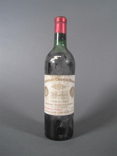 null 1 B CHÂTEAU CHEVAL BLANC (H.E.-; e.t; c.c. légères + 1 accroc léger sommet)...