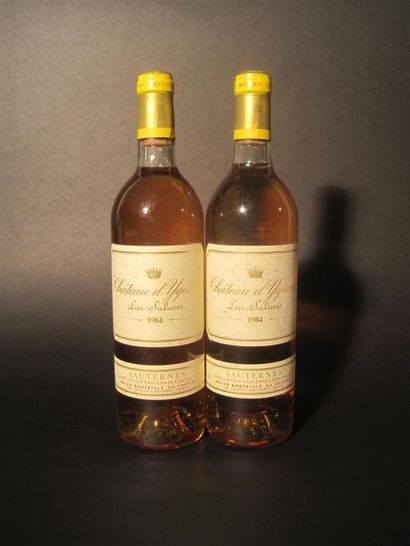 null 2 B CHÂTEAU D'YQUEM (1 B.G; 1 capsule légèrement gonflée) C1 Supérieur Sauternes...