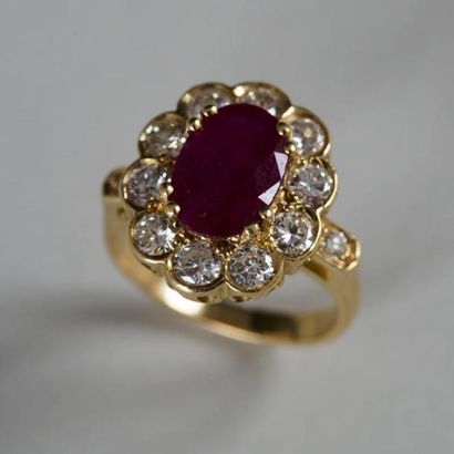 null Bague pompadour en or jaune (750) 18K rubis ovale de 3 carats environ entouré...