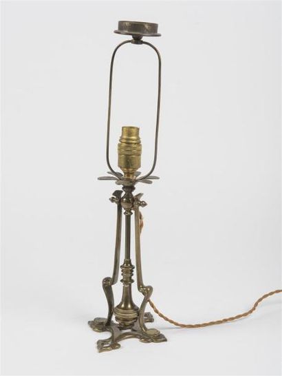 null TRAVAIL FRANCAIS 1900 Pied de lampe ou applique à balancier en bronze patiné...