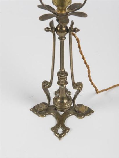 null TRAVAIL FRANCAIS 1900 Pied de lampe ou applique à balancier en bronze patiné...