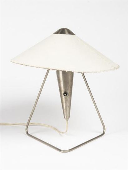 null Helena FRANTOVA (XXème) Lampe modèle ST 22 en acier nickelé H: 35 cm L: 42 cm...