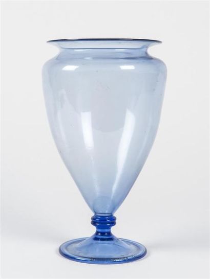 null DAUM NANCY (XXème) Vase de forme amphore sur piédouche, circa 1920 H: 29 cm...