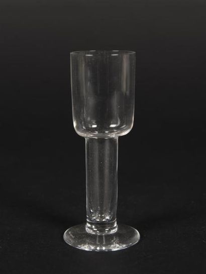 null Carlo MORETTI (né en 1934) Suite de six verres en cristal soufflé à digestif...