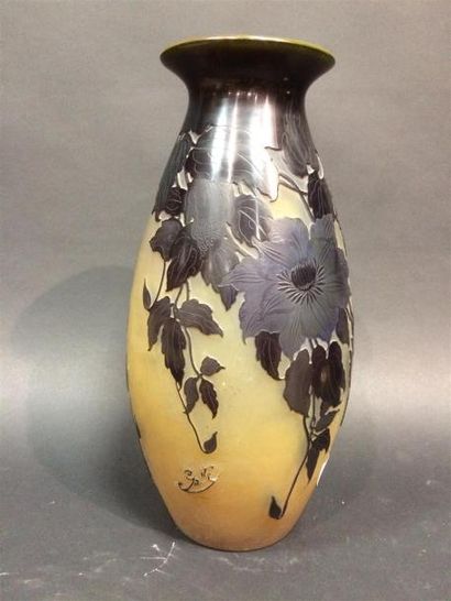 null Emile GALLE (1846-1904) Important vase de forme ovoïde à col ouvert à décor...