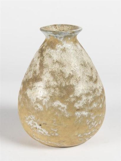 null DE VEYLE (XXème) Paire de vases ovoïdes à col resserré et évasé en grès émaillé...