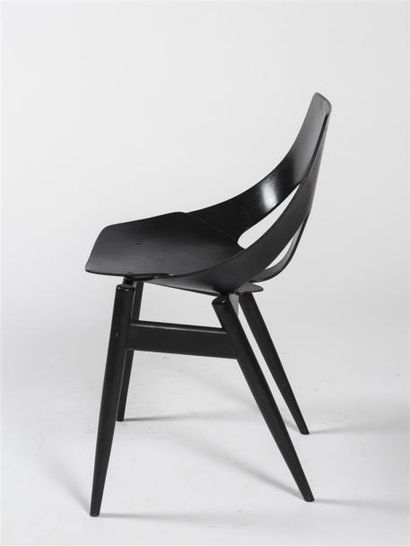 null Carl JACOBS (1925) Suite de six chaises modèle Jason à structure en bois thermoformé...