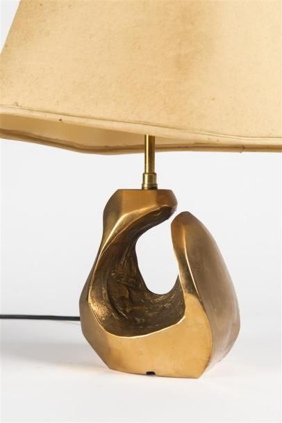 null Raoul SCARPA (Dans le goût de) Lampe de table de forme libre en bronze doré...