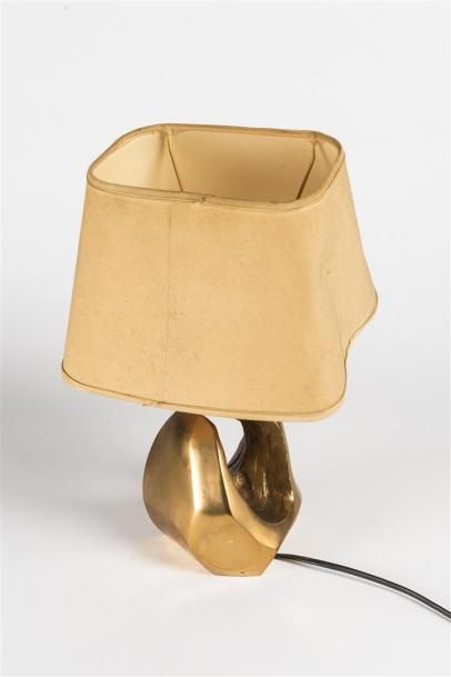 null Raoul SCARPA (Dans le goût de) Lampe de table de forme libre en bronze doré...
