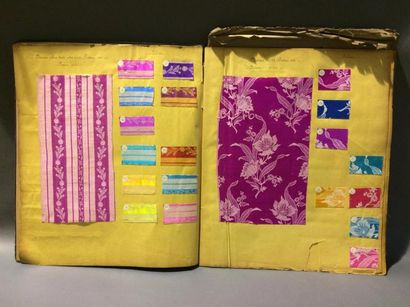 null Album d'échantillons de tissus damassés colorés Archives textile de la maison...