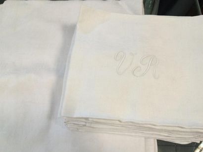 null Nappe 170x150 cm et 10 serviettes monogrammées VR