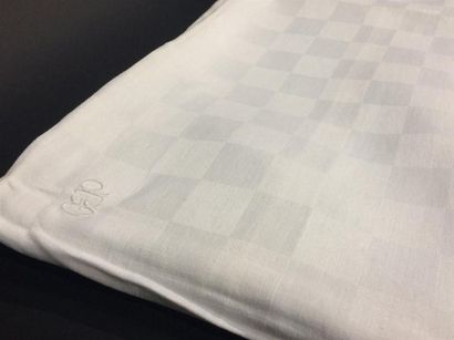 null 1 grande nappe damassée et monogrammée GP 250x200cm