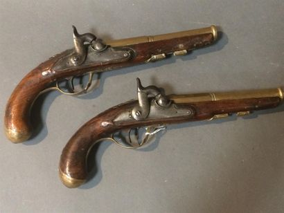 null Paire de pistolet de marine canon bronze
Garnitures laiton gravées
Transformé...