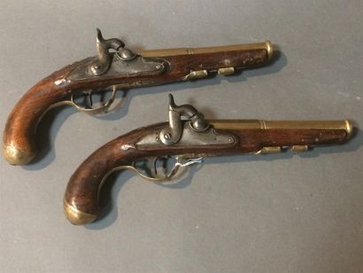 null Paire de pistolet de marine canon bronze
Garnitures laiton gravées
Transformé...