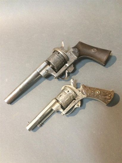 null Deux pistolet à broche , gravés