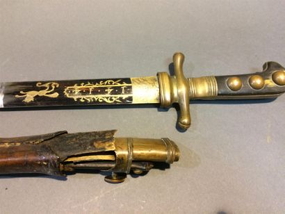 null Dague de chasse lame à décor doré avec couverts de chasse. 18ème siècle, fourreau...