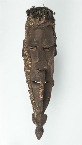 null SEPIK, masque d'homme korogo Représentation masculine en bois sculpté pariellement...