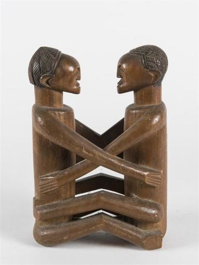 null Sculpture en bois, couple s'enlaçant H: 27, L: 18, P: 9 cm