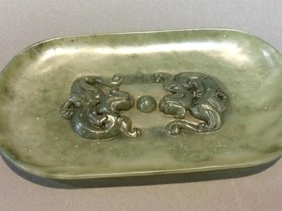 null CHINE, plat ovale en jade à sculpté de deux quilins 17 x 9.5 cm