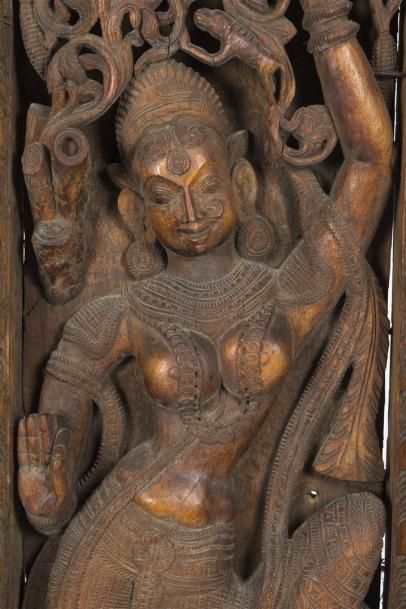 null INDE, bas relief en bois sculpté représentant une naga H: 125, L: 37, P: 12...