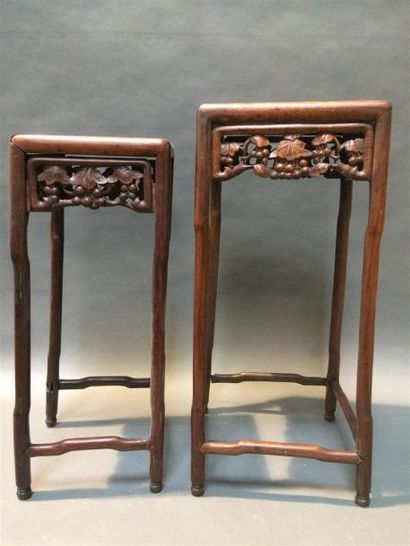 null Chine, deux tables en bois de fer H: 64, 27.5 x 27.5 cm H: 59, 23 x 23 cm (aucune...