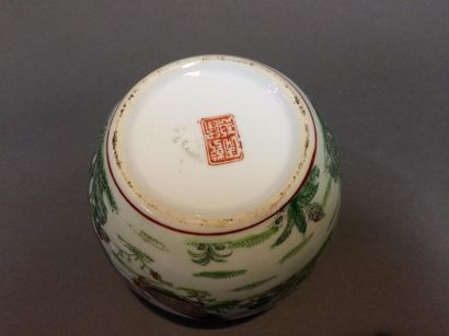 null Pot à gingembre en porcelaine à décor de volatiles H: 16 cm