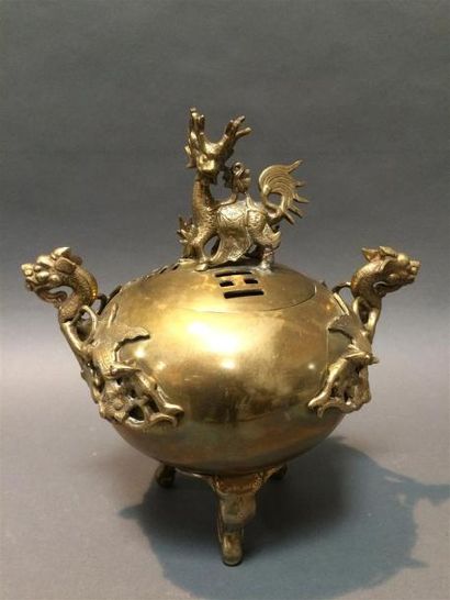 null Chine, un brule parfum en bronze, prises en forme de dragon H: 34 (sans le socle)...