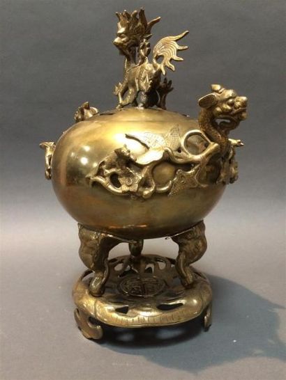 null Chine, un brule parfum en bronze, prises en forme de dragon H: 34 (sans le socle)...