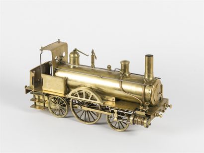 null Une locomotive en laiton à vapeur vive, 
L:43, l: 13, H: 22 cm ,
