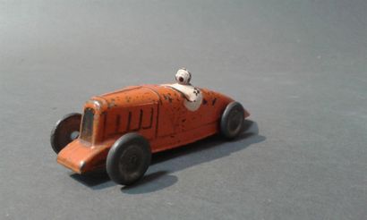 null Jouet CITROEN: Petite ROSALIE , orange avec pilote,
L: 9 cm
oxydations