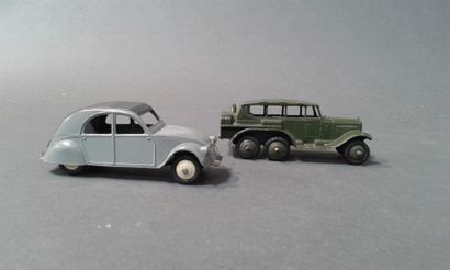 null Dinky Toys deux voitures:
2 CV Citroën , très bon état
joint un véhicule mi...