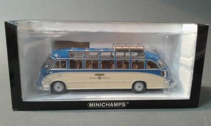 null MINICHAMPS Autocar SETRA S8 "Kroiss Reisen" 1953, réf 046016
Produit à 1308...