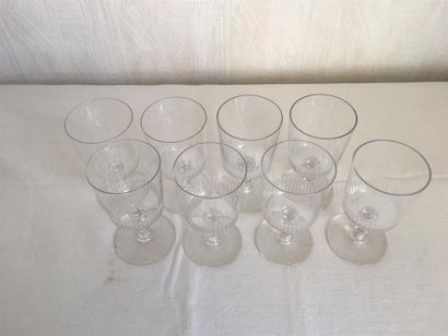 null 8 verres à pied en verre taillé