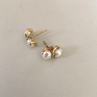 null Paire de boucles d'oreilles en or jaune (750) 18K à deux perles baroques et...
