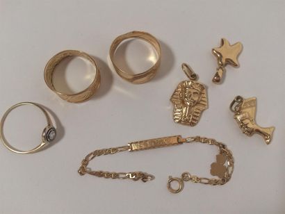 null Lot de bijoux en or (750) 18K et une bague avec un petit diamant. Vendus débris...