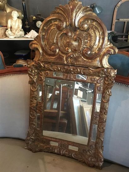 null Miroir en bois doré sculpté et doré Epoque Louis XV