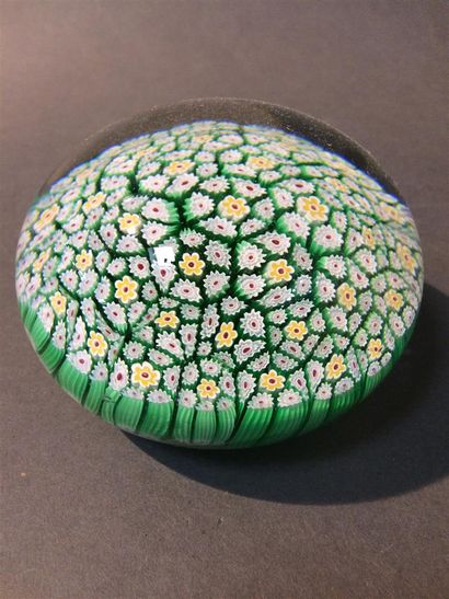 null Boule de sulfure en crsital motif floral vert
D : 9 cm
