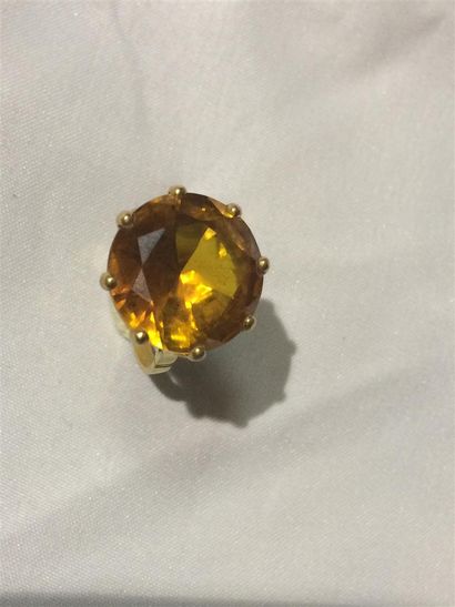 null Bague en or jaune (750) 18K griffée d'un quartz orangé rond à facettes. Poids...